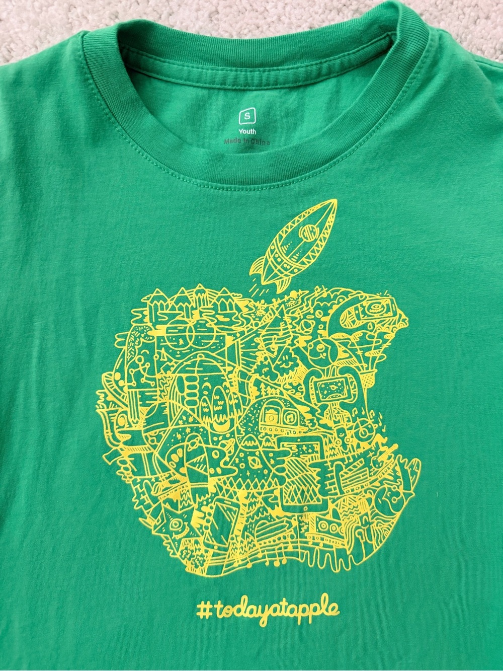 Apple Green Tee with Yellow Apple Graphic - Picture 3 of 7